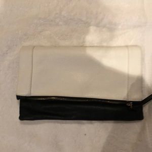 Clutch faux black:white leather